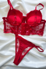 Αισθησιακή Κόκκινη Δαντέλα: Η Απόλυτη Έκφραση του Πάθους - Image 6