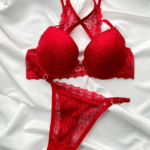 Αισθησιακό Κόκκινο Σετ Εσωρούχων με Μπροστινό Κούμπωμα
