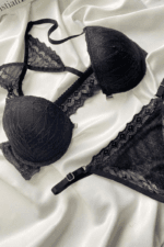 Αισθησιακό σετ με δαντέλα και μπροστινό κούμπωμα - Image 3