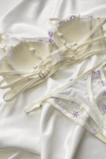 Εκλεπτυσμένη Αίσθηση με Λιλά Λουλούδια Σετ Εσωρούχων - Image 3