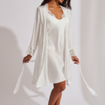 Σατέν Νυφική Ρόμπα Selmark με Δαντελένιες Λεπτομέρειες