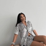 Γυναικείο Σατέν Πιτζάμα Σετ με Σορτς & Κουμπιά – Δώρο Scrunchie